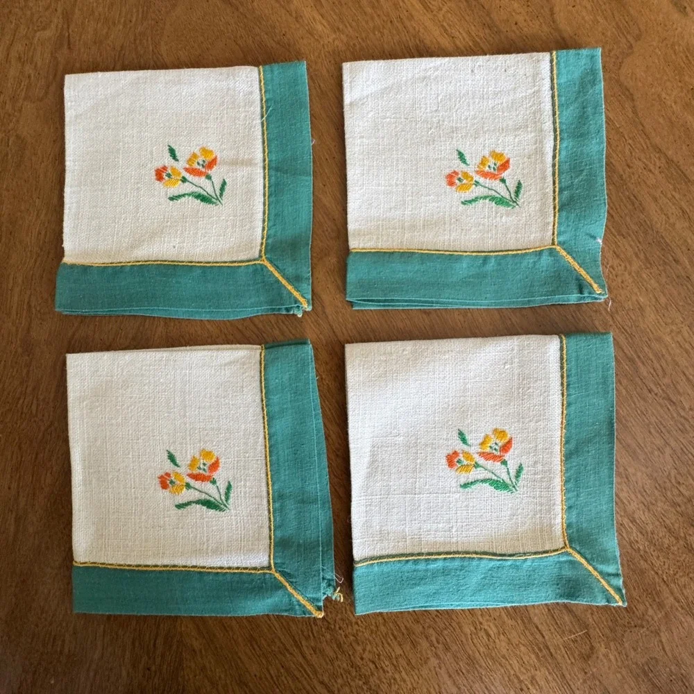Vintage Set of 4 Linen Cocktail Napkins Cream Green Floral Embroidery 10x10 Sq